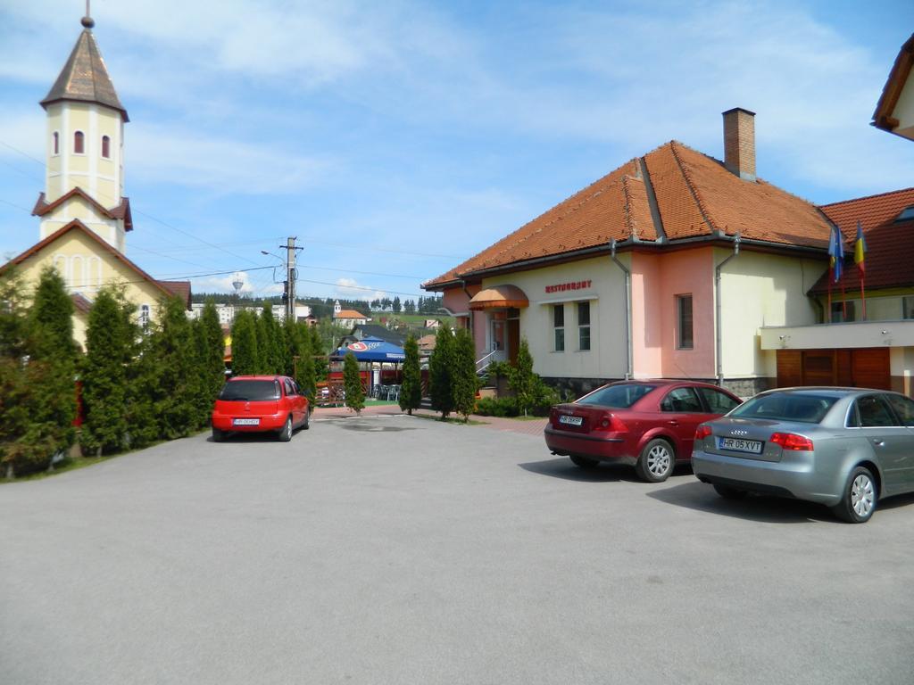 Hotel Mures Topliţa Exteriör bild